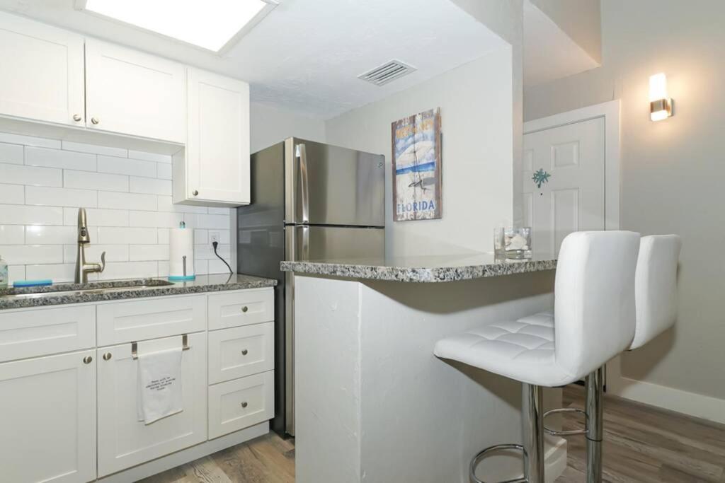 Siesta Key Village-Suite #3: A Block To The Beach! Sarasota Luaran gambar
