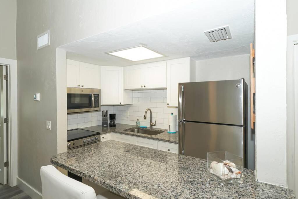 Siesta Key Village-Suite #3: A Block To The Beach! Sarasota Luaran gambar